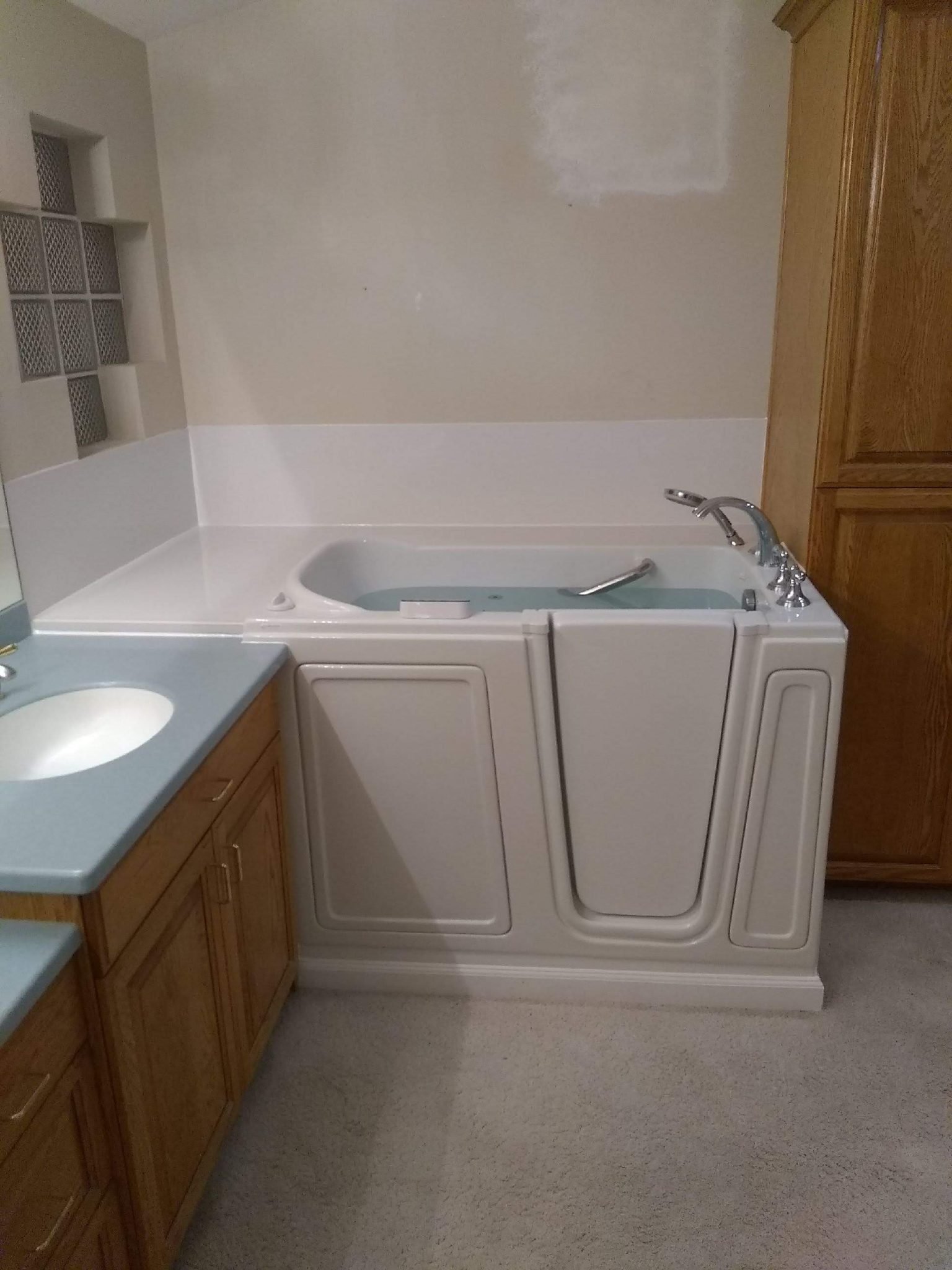 What are the Pros and Cons of a Walkin Tub? AZ Tub Guy