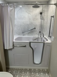 Durable tub surround with built-in shelving