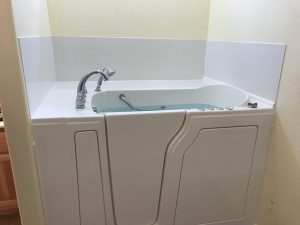 Walk-in tub for seniors with temperature control