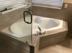 Microbubble therapy walk-in tub for skin care